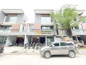 Dijual Villa Kondisi Kosong Komplek Givency One Type Chanel