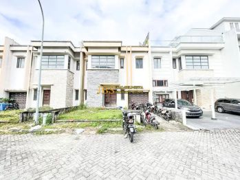 Dijual Villa Komplek River View Polonia Jalan Adi Sucipto